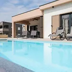 Premium Nessi With Pool & Seaview