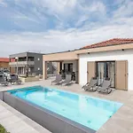 Premium Nessi With Pool & Seaview
