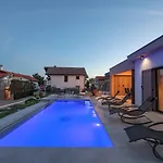 Premium Nessi With Pool & Seaview Vir