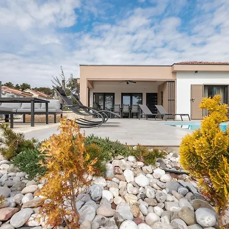 Vila Premium Nessi With Pool & Seaview Vir