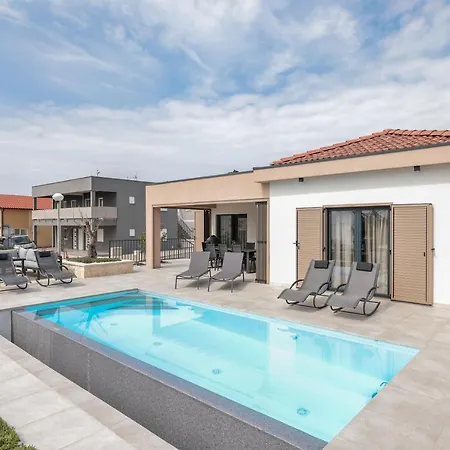 Premium Nessi With Pool & Seaview