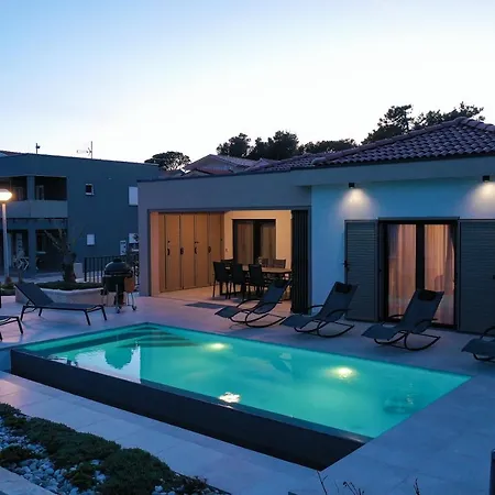 Premium Nessi With Pool & Seaview