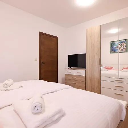 Βίλα Premium Nessi With Pool & Seaview Vir