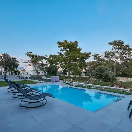 Βίλα Premium Nessi With Pool & Seaview
