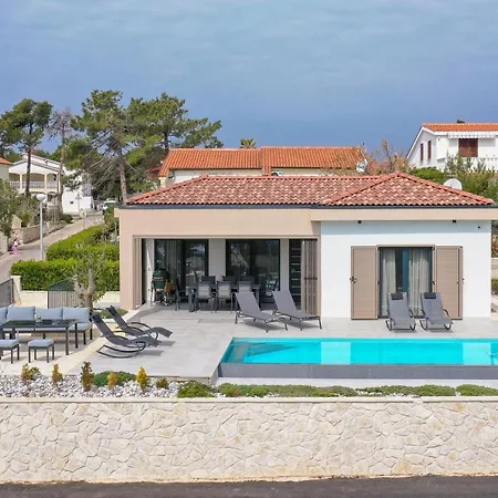 Premium Nessi With Pool & Seaview