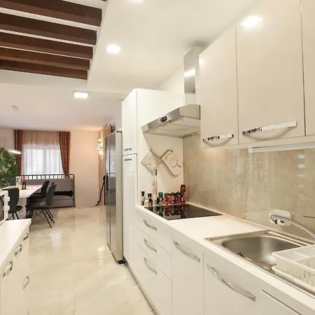 Premium Nessi With Pool & Seaview