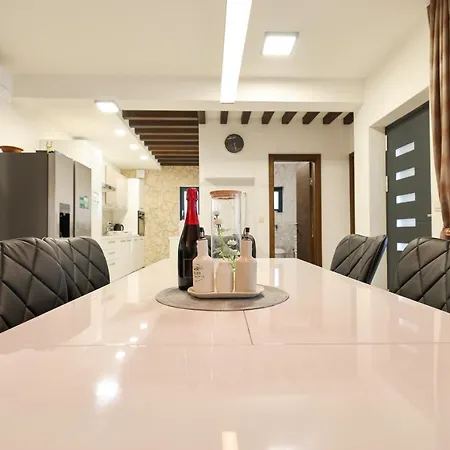 Villa Premium Nessi With Pool & Seaview