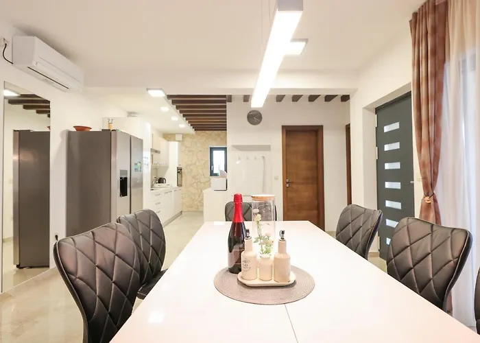 Vila Premium Nessi With Pool & Seaview *