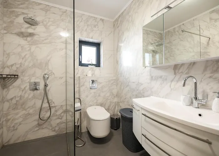 Premium Nessi With Pool & Seaview Vila