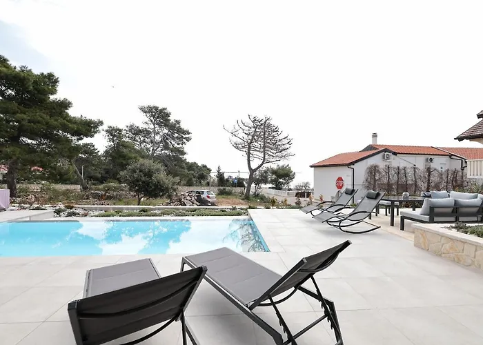 Premium Nessi With Pool & Seaview