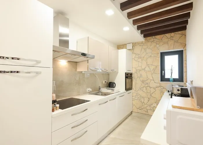 Vila Premium Nessi With Pool & Seaview *