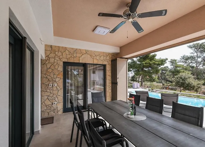 Premium Nessi With Pool & Seaview Vir