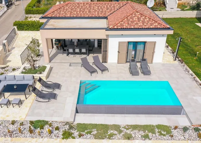 Premium Nessi With Pool & Seaview Vila Vir