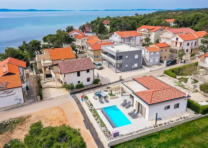 Vila Premium Nessi With Pool & Seaview *