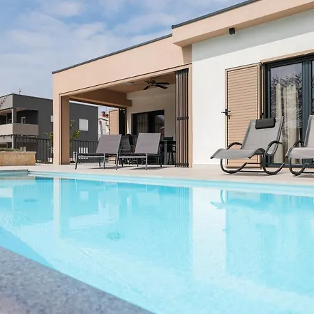 Premium Nessi With Pool & Seaview