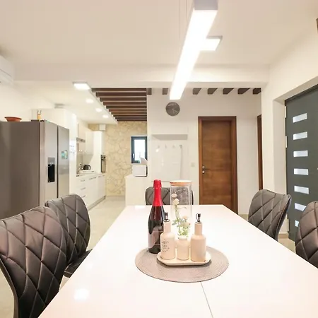 Villa Premium Nessi With Pool & Seaview *