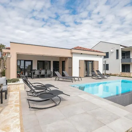 Premium Nessi With Pool & Seaview *