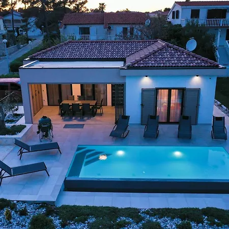 Villa Premium Nessi With Pool & Seaview Vir