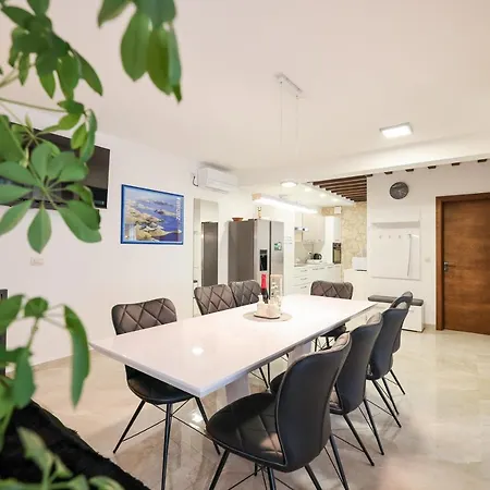 Premium Nessi With Pool & Seaview