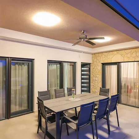 Premium Nessi With Pool & Seaview Vir