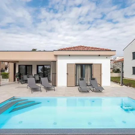 Premium Nessi With Pool & Seaview *