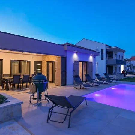 Premium Nessi With Pool & Seaview Villa *