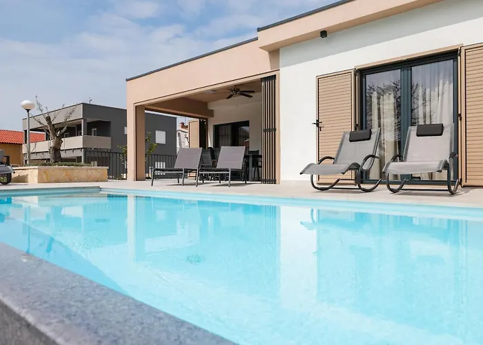 Premium Nessi With Pool & Seaview