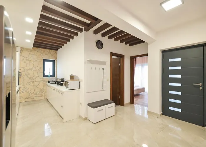 Premium Nessi With Pool & Seaview * ヴィル