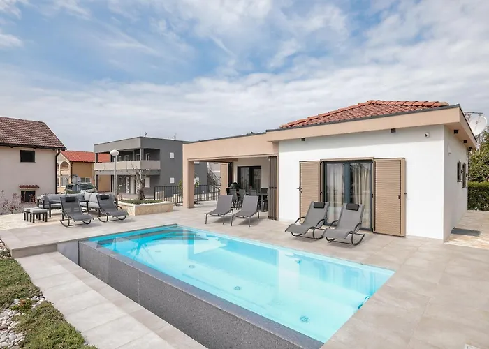 Premium Nessi With Pool & Seaview