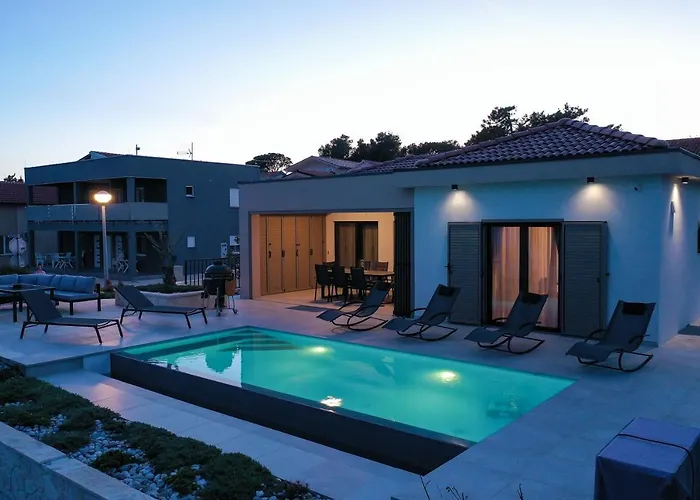 Premium Nessi With Pool & Seaview