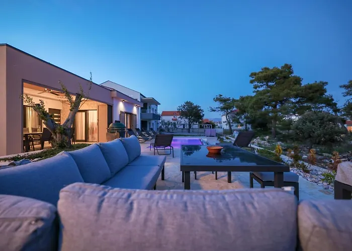 Premium Nessi With Pool & Seaview Вилла *