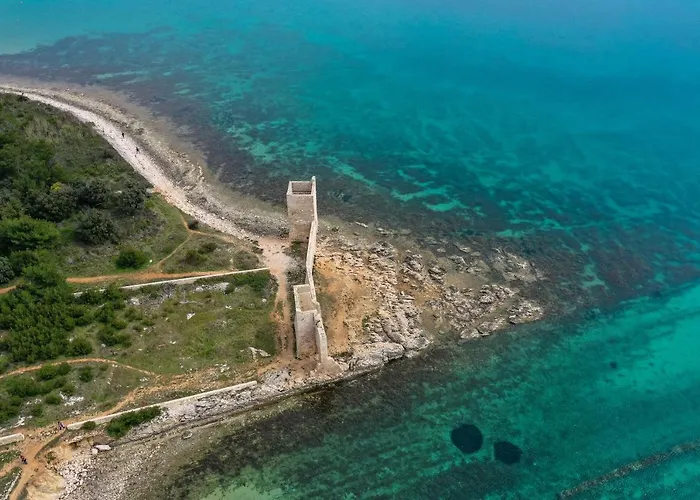 Premium Nessi With Pool & Seaview Вир