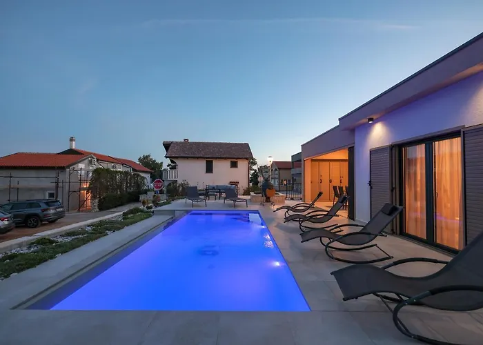 Premium Nessi With Pool & Seaview Вир