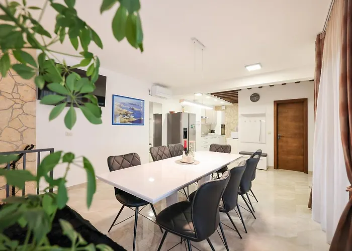 Premium Nessi With Pool & Seaview