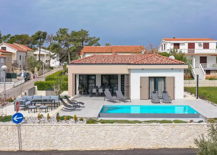 Premium Nessi With Pool & Seaview