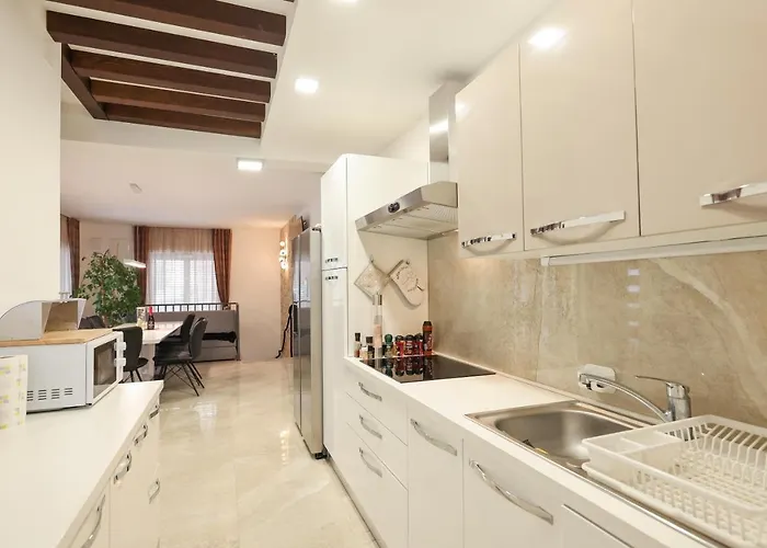 Premium Nessi With Pool & Seaview