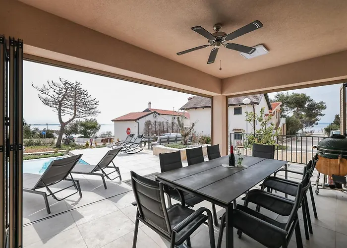 Premium Nessi With Pool & Seaview Вилла