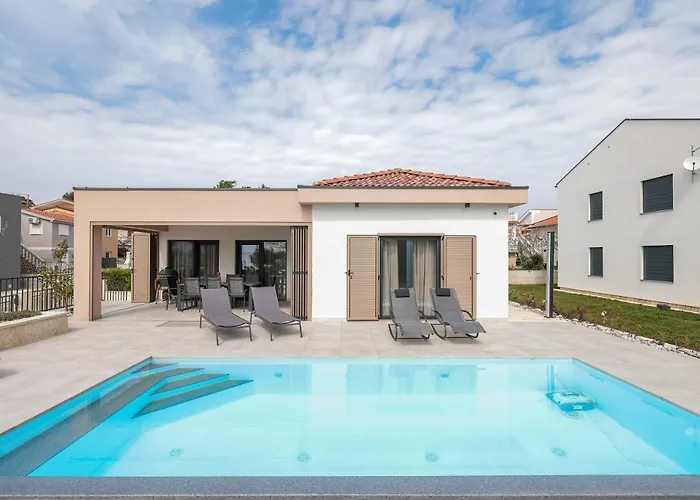 Premium Nessi With Pool & Seaview *