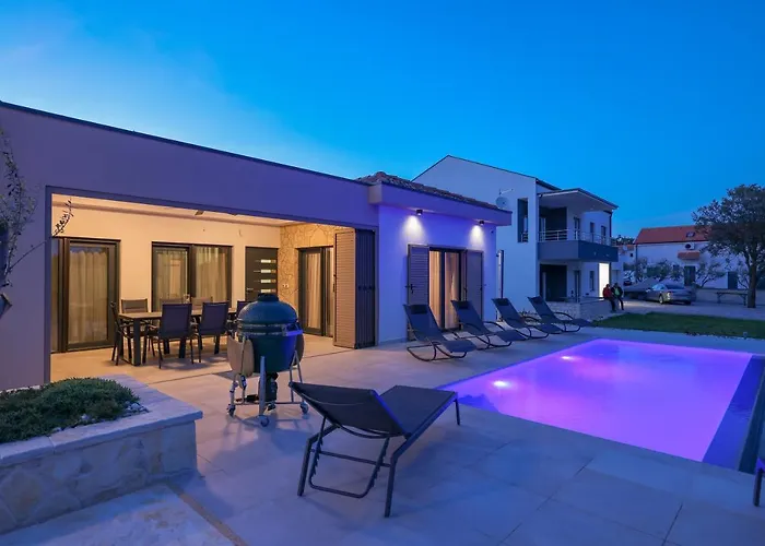 Premium Nessi With Pool & Seaview Вилла *